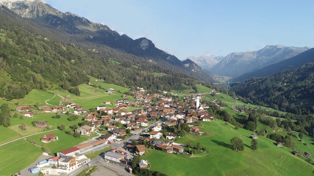 history slider imgae Saas im Prättigau, das Dorf von oben fotografiert